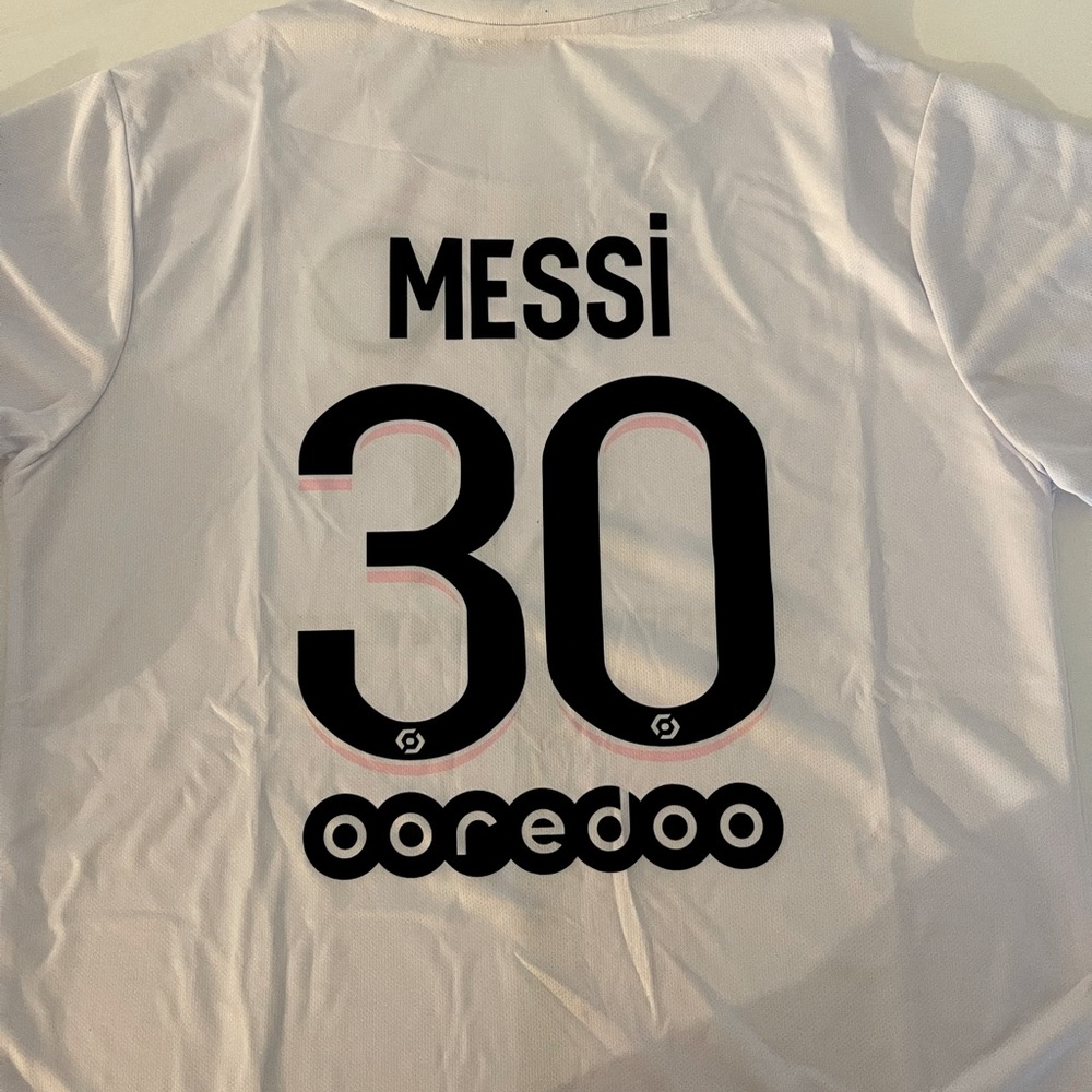 Leo Messi 11-12 Kids Home Soccer Jersey/Shorts Bag Keychain Football Socks Set